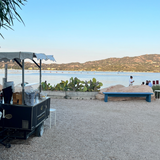 Austernverkostung bei Sonnenuntergang am Strand