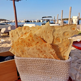 Austernverkostung bei Sonnenuntergang am Strand